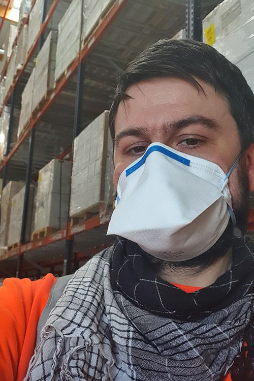 photo d'un homme portant un masque pendant la pandémie de covid-19