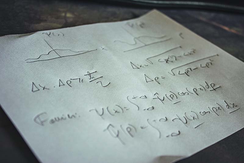 les bases du principe d'incertitude de Heisenberg en mécanique quantique