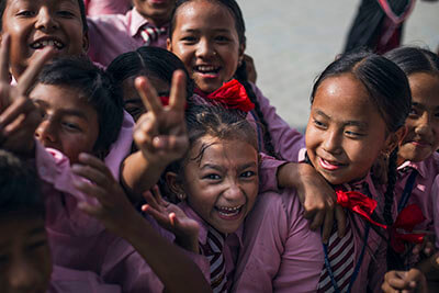 enfants heureux au nepal
